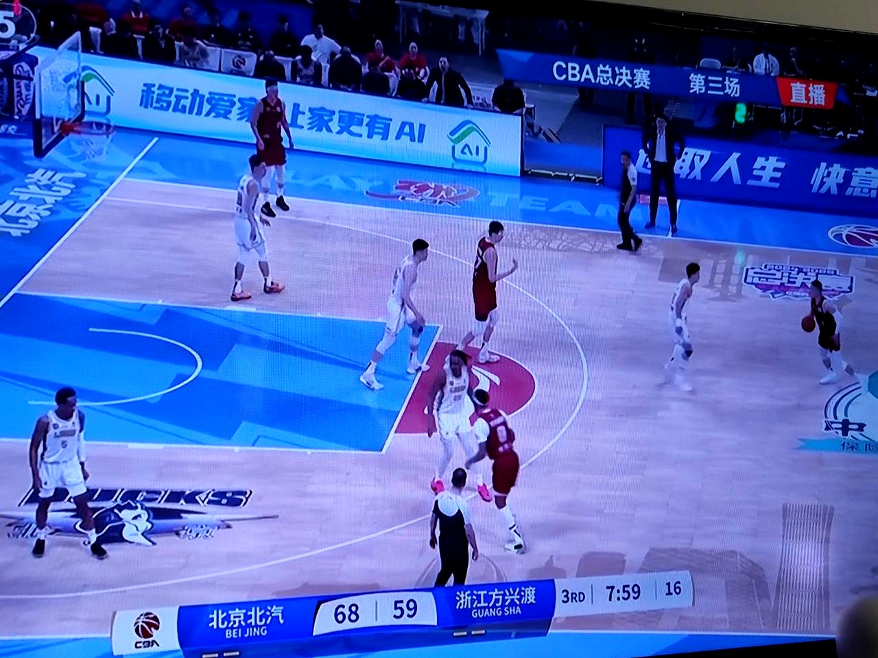 莱万多夫斯基与80激战G2分钟，表现优异胜负难料！，Doinb焦点对战引发球迷热议(莱万vs哈兰德)