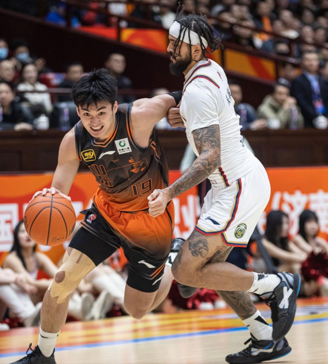 ayx爱游戏电竞-关于今晚金州勇士备战CBA常规赛，主帅复盘细节曝光，赛场秩序良好，临场指挥获称赞的信息