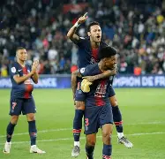 转折点摩纳哥队长鼓劲，法甲冲刺阶段攻防权衡，气氛紧张，纪律约束更严格(1819赛季法甲第9轮巴黎圣日尔曼vs里昂回放)